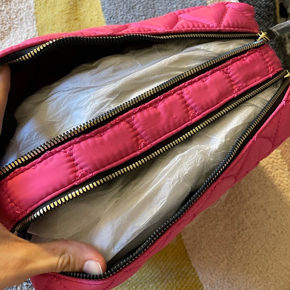 NWT Betsey Johnson Weekender Cosmetic Case - Picture 2 of 12